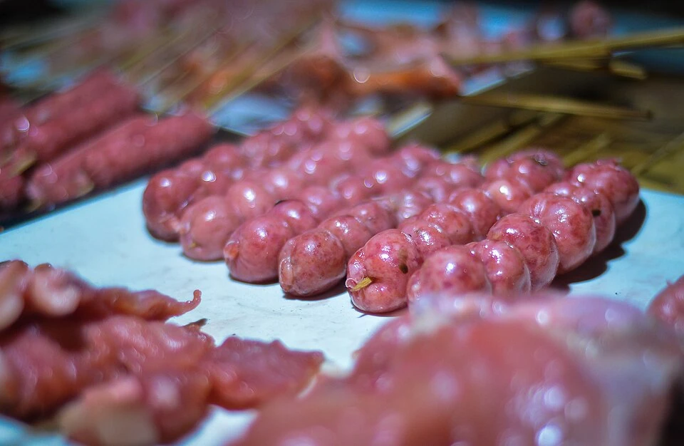 Chorizo de Cebu — salsiccia filippina dolce e piccante, rotonda e rossa