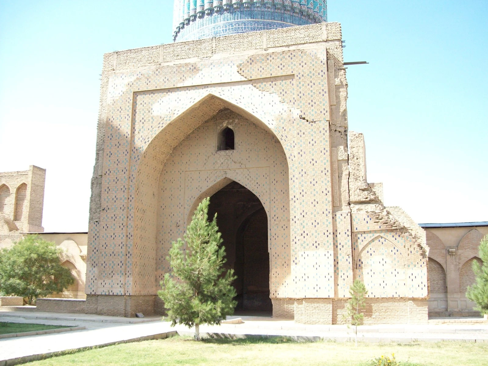 La Moschea di Bibi Khanum a Samarcanda, una delle più grandi del mondo islamico