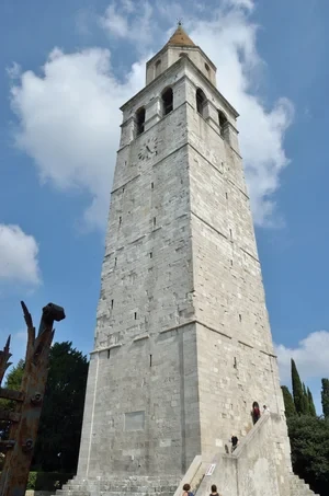 Campanile della Basilica Patriarcale di Aquileia, IX secolo Campanile della Basilica Patriarcale di Aquileia, IX secolo